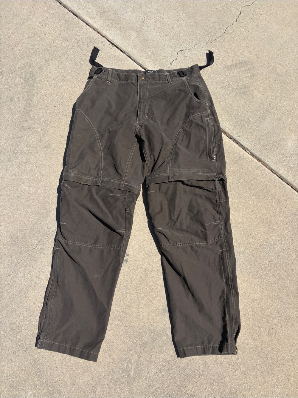 Men's Convertible Outdoor Cargo Pants — Dark Brown